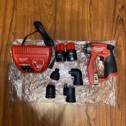 Milwaukee M12 Brushless Fuel 4 In 1 Installation 3/8 Drill Driver With 4 Tool Head (2505-20) (2) M12 2.0 Ah Battery (4) Attachment (1) M12 Charger