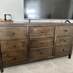 9 Drawer Dresser & Night Stand 