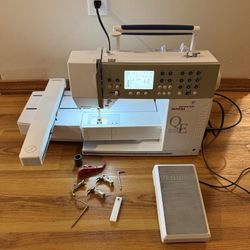 Bernina Aurora 440 QE Embroidery Sewing Machine 