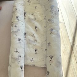 Dock a Tot Deluxe-smoke free home-no rips or stains