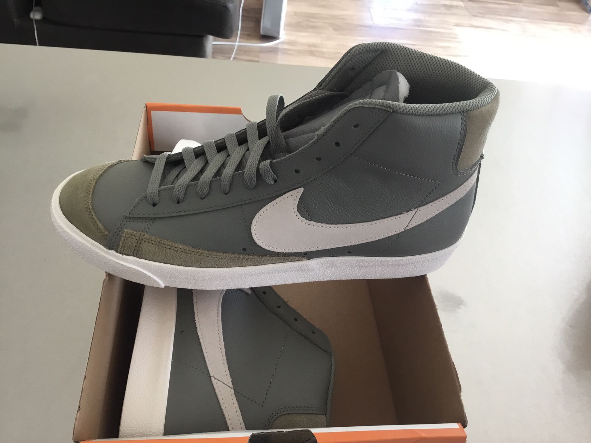 New Men's Nike Blazer Mid'77 size 12