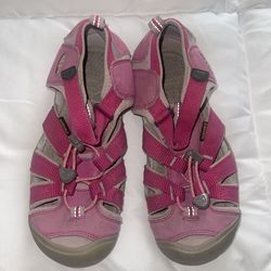 Girls keen sandals