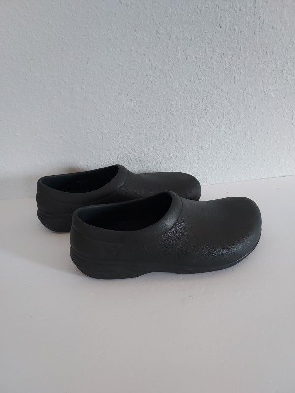 Crocs On The Clock Work Shoes Men's 9 Women's 11
