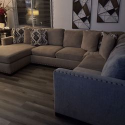 7-Piece Modular Sectional with Chaise 