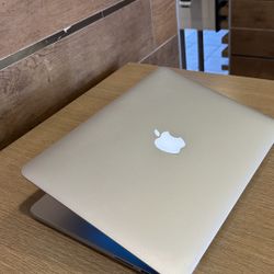 Apple MacBook Pro 13” Retina I5/8GB/256GB SSD $195
