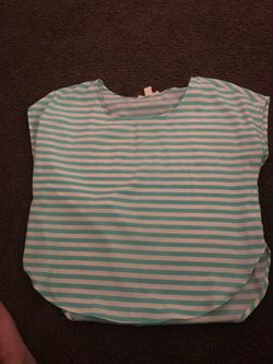 Used women’s forever 21 shirt size medium