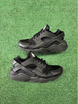 NIKE TRIPLE BLACK HUARACHE SIZE 8.5