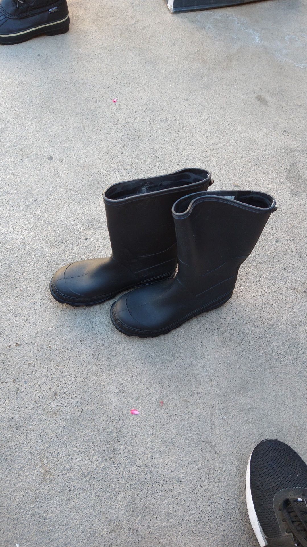 Rain boots size 5 boys