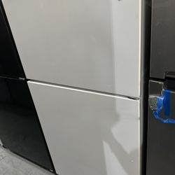 New Whirpool  Top Freezer 33”