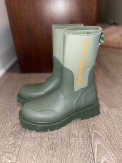 off white new collection boots size 7 1/2