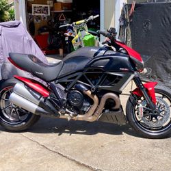 ducati diavel carbon 2012 