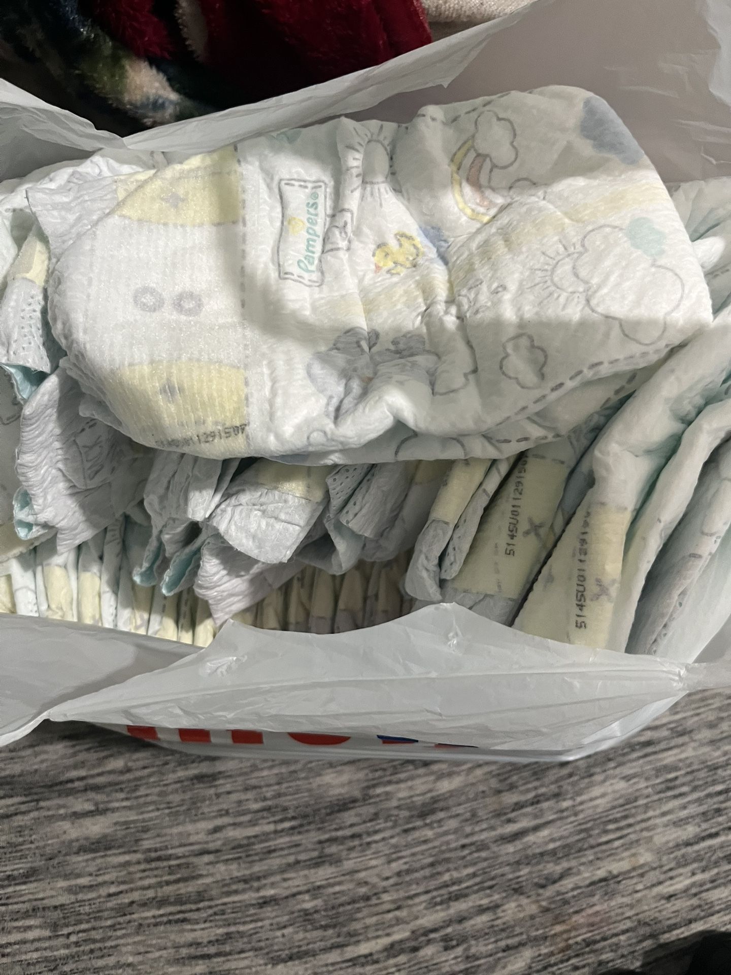 31 Pampers Diapers Size 2 