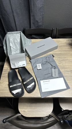 Balenciaga pool slides