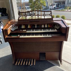 Wurlitzer 1970s Organ 