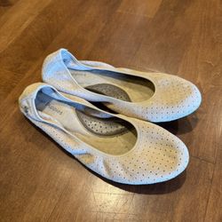 Woman’s Hush Puppies Leather Flats Shipping Available 