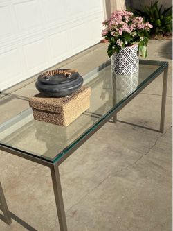 Console table (Parsons) ROOM & BOARD, thick glass & Stainless Steel