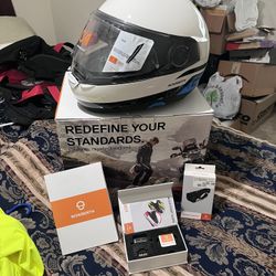 Schuberth C4 Helmet With Built In Bluetooth & Remote 