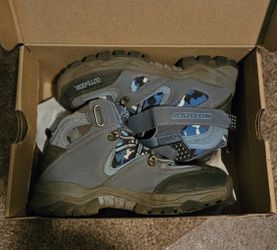 Hiking/ Snow Boots, Big Kid Size 5