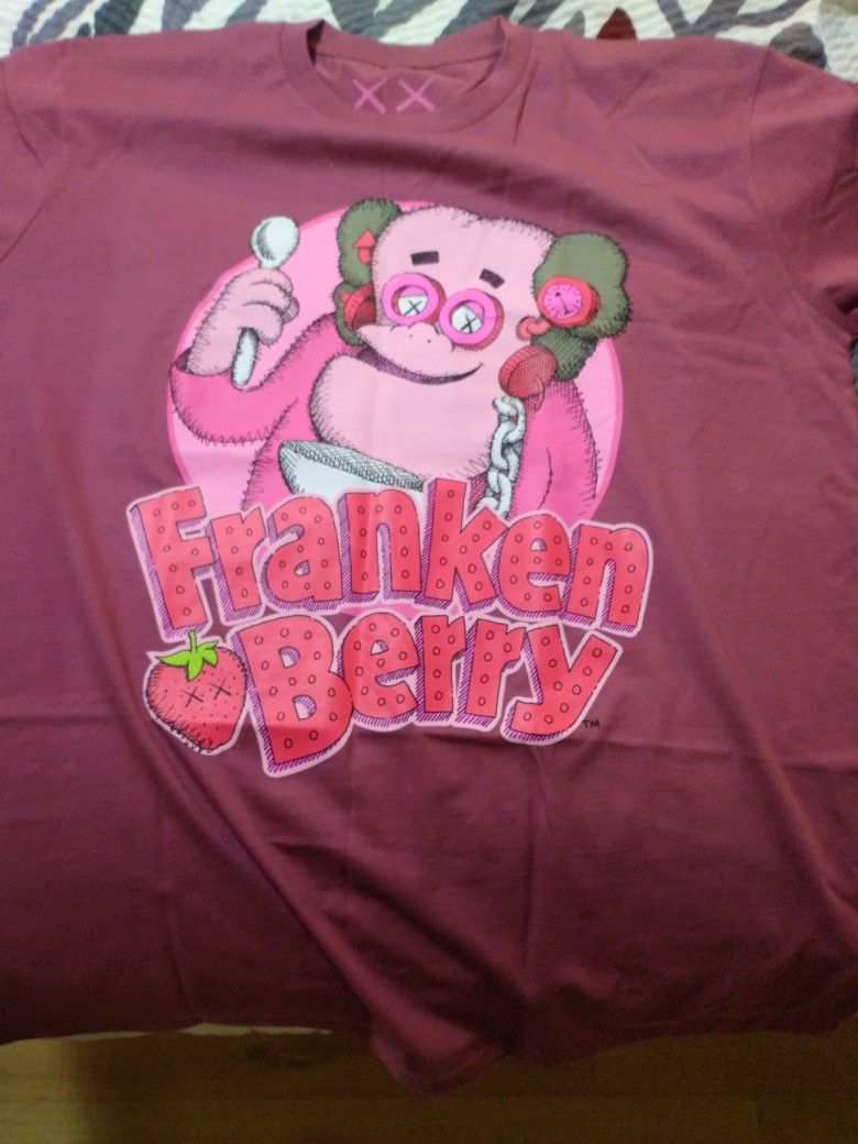 Franken Berry Kaws Collab T-shirt (XL)