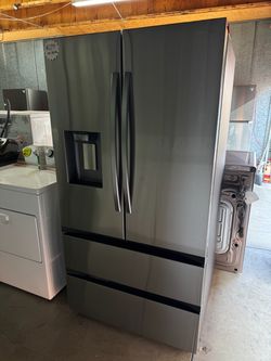 SAMSUNG FRENCH DOOR REFRIGERATOR IN STAINLESS STEEL