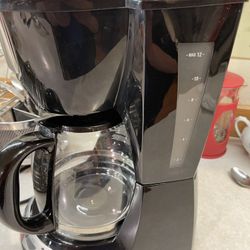 Black &Decker 12 Cup Programmable Coffee Maker, Duralife Carafe, Easy-View Water Window, Removable Filter Basket.