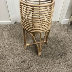 Wicker & rattan indoor plant stand in new condition