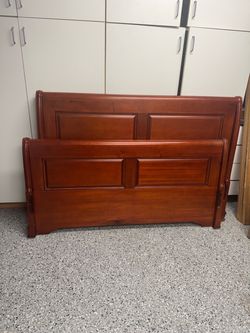 Queen Sleigh Bedroom Set