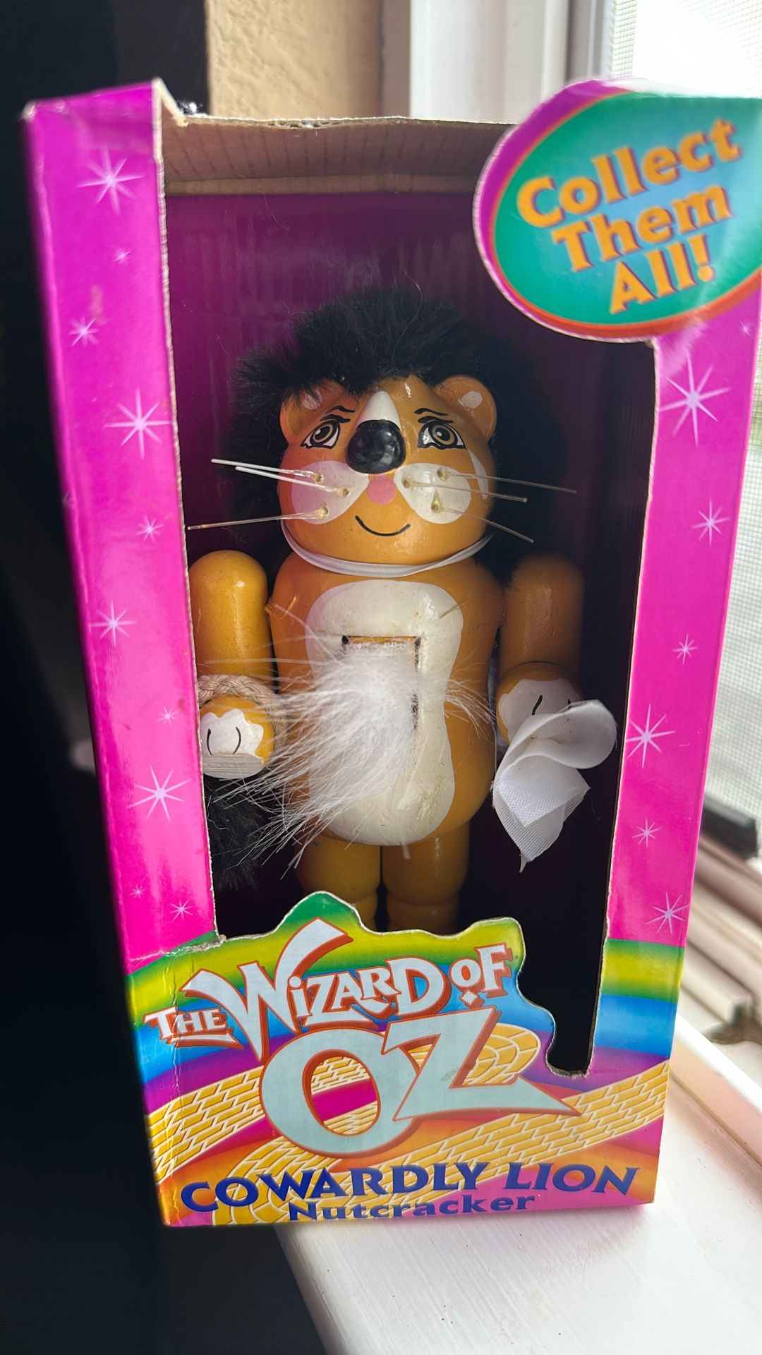 The Wizard If Oz Cowardly Lion Nutcracker 7”
