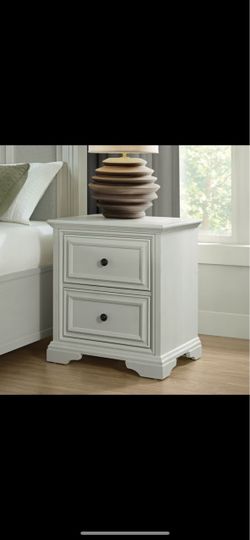 Gray Anistyn Nightstand