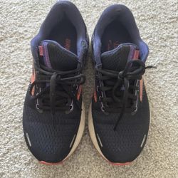 women's sneakers, size 7