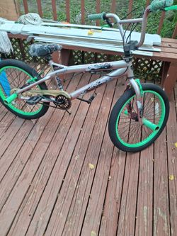 Girls bicycle ready to ride size 20