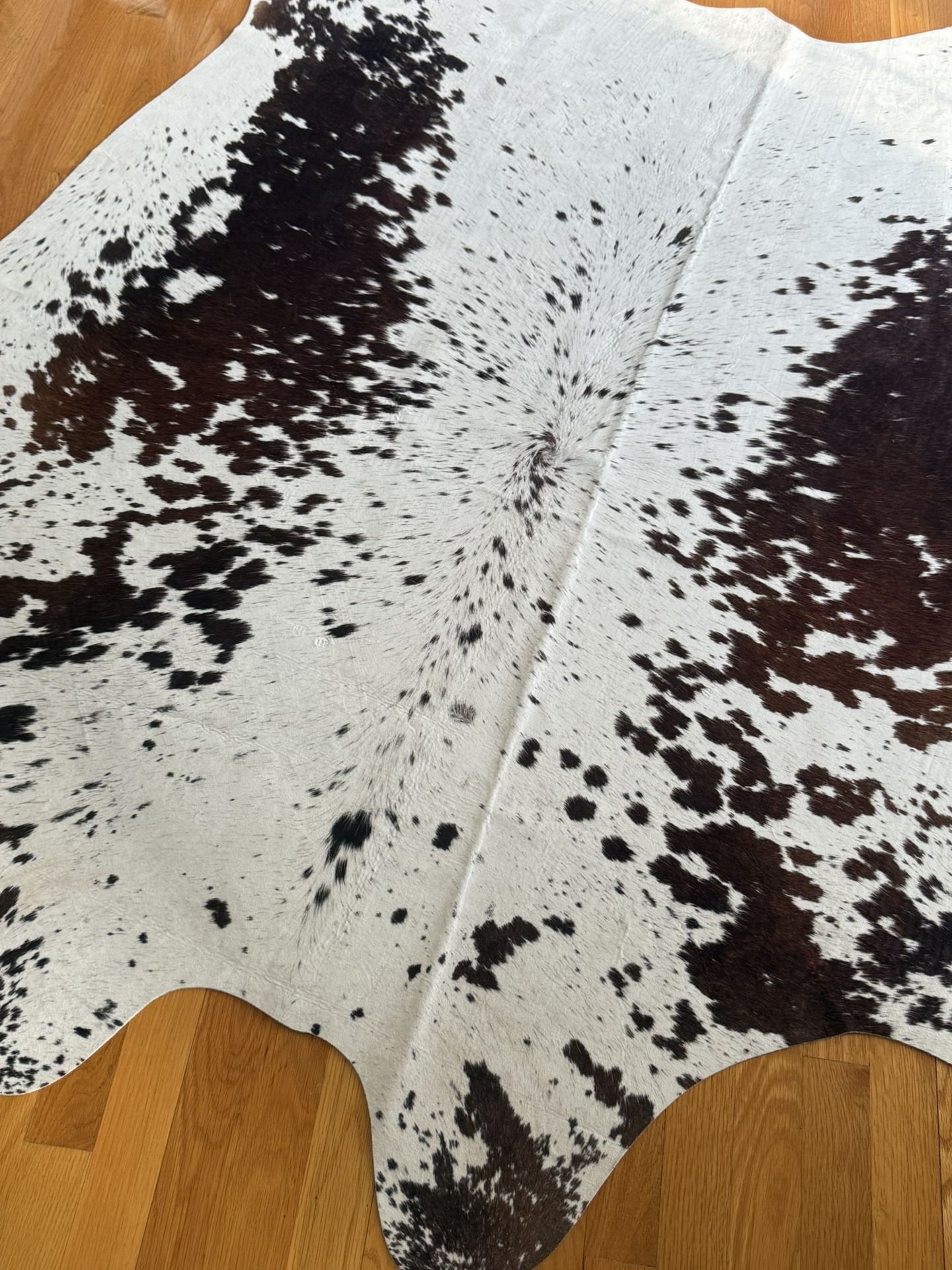 Premium Cowhide Rug, 5.2 x 6.2 Feet, Western Decor Faux Cowhide, Thickened Cow Print, for Bedroom, Living Room, Home Office Decor