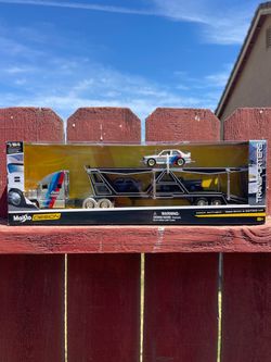 Maisto Design Transporters Mack Anthem & 1988 BMW 3 Series M3