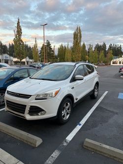2014 Ford Escape SE – 4WD – Clean Title