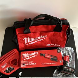Milwaukee 3/8” Ratchet Kit ( with 4.0ah Battery + Charger + Contractor Tool Bag ) 12 Volts