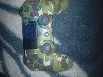Ps4 controller like new just marked so never can be confused with open hacked controllers used only maybe 10 times only less maybe like new