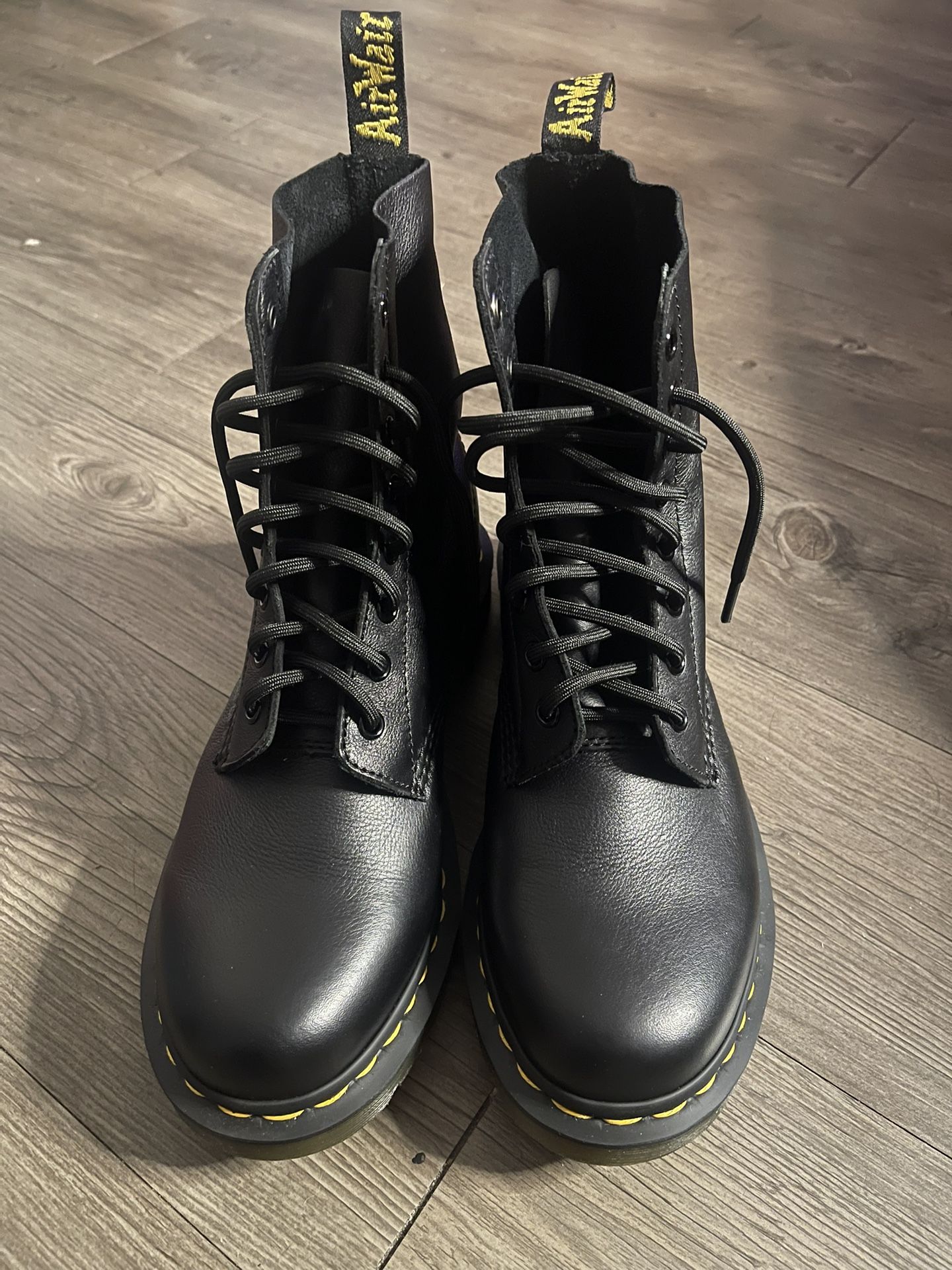 Dr. Martens AW004 9