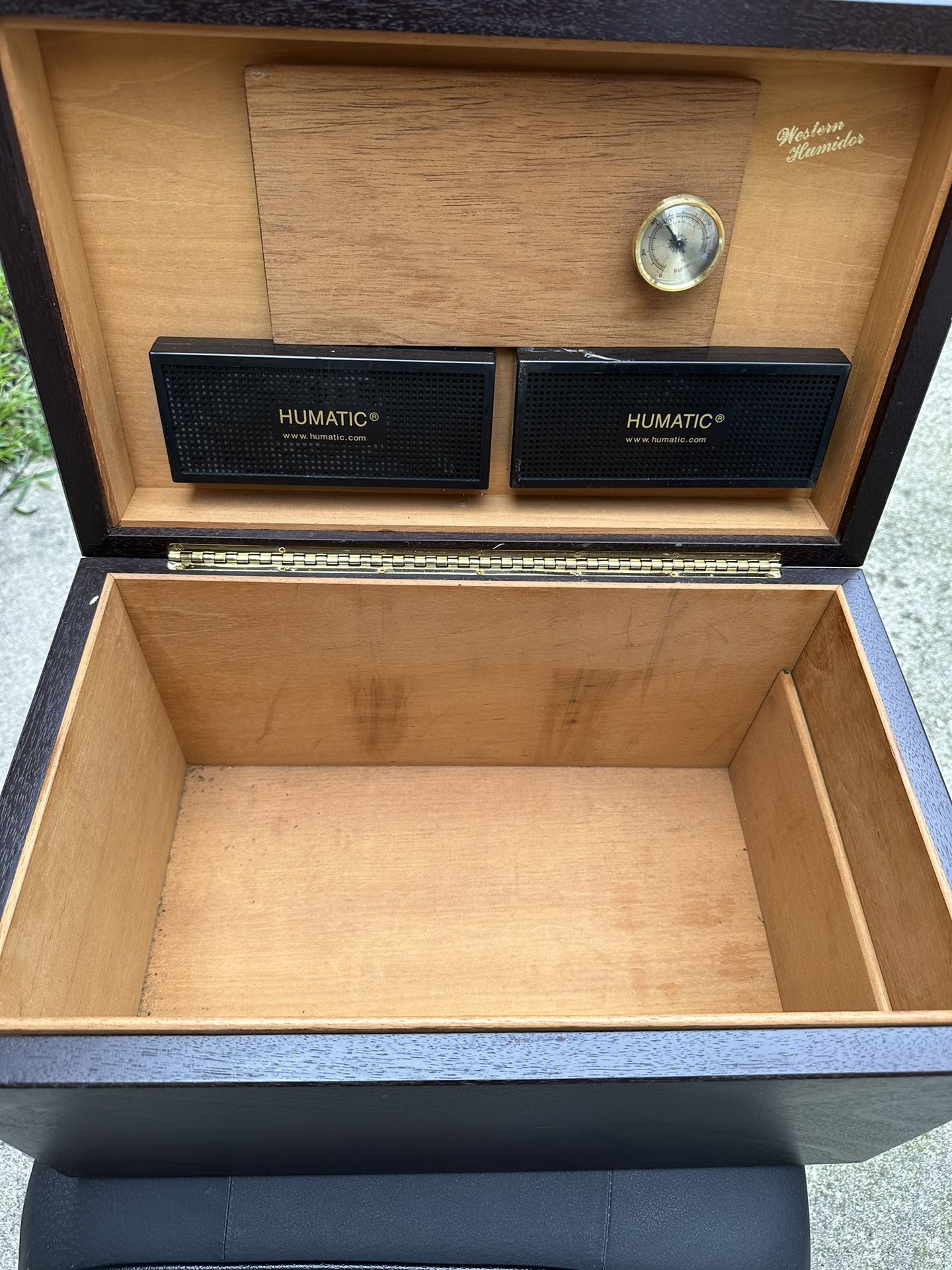 Western Humidor Cider Lined. Hygrometer & 2-Humatic’s. $250