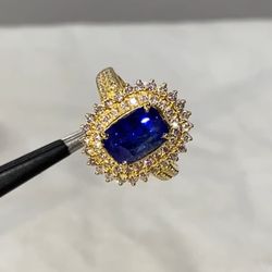 Women’s 18k Sapphire Ring 4.40ct
