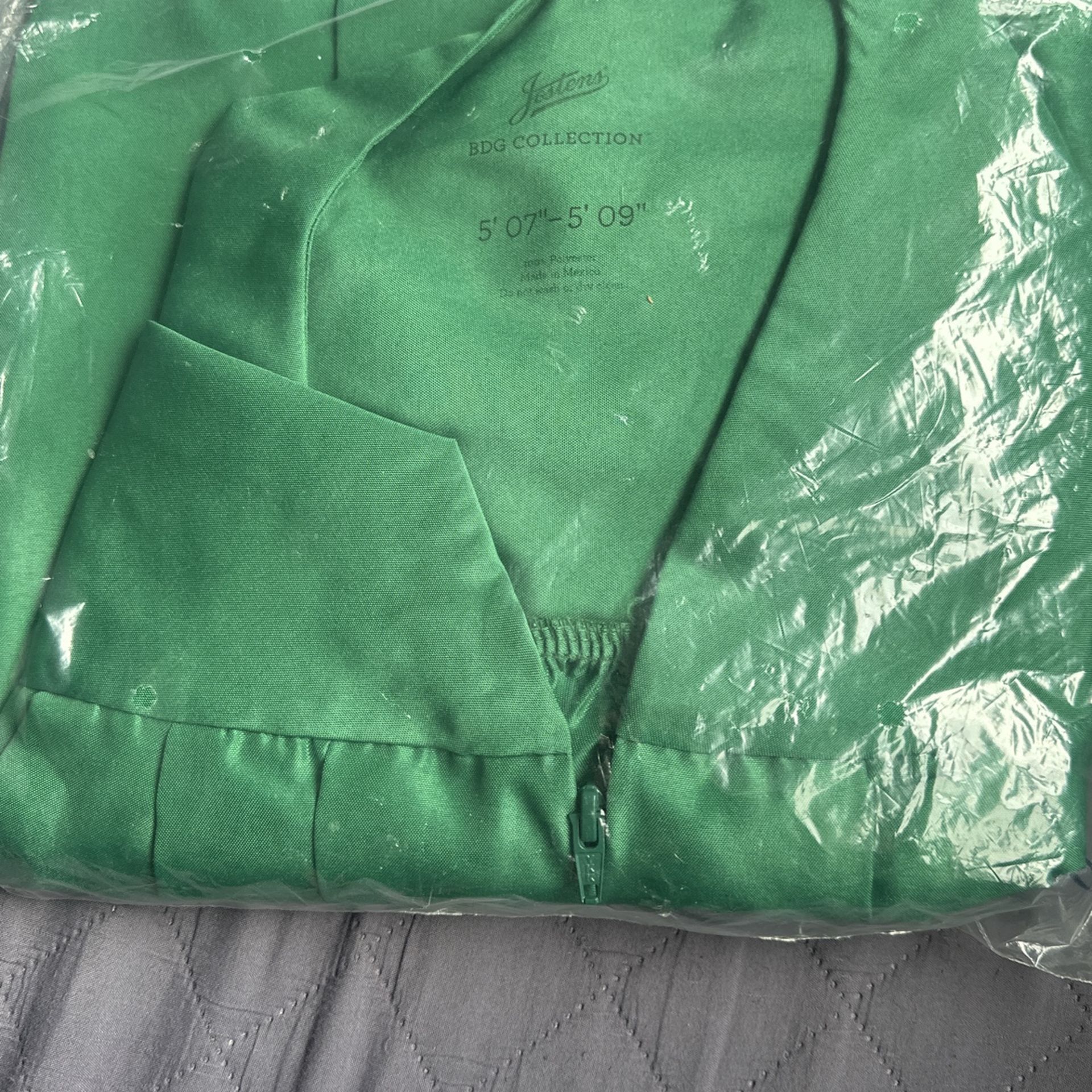 Jostens Graduation Cap/Gown/Stole green and gold