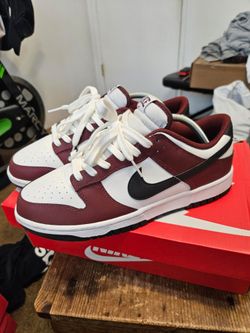 Like new Nike Dunk lows men's 9.5