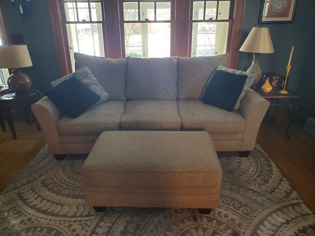 Stylish Comfy Sofa And Ottoman