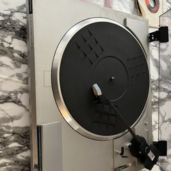 HITACHI TURNTABLE MODEL # HT-101.  $100 OBO