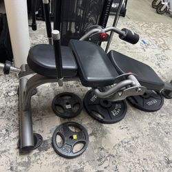 Matrix Plate-Loaded Ab Crunch Machine 