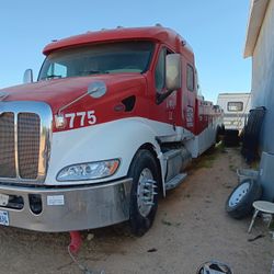 Peterbiult 2010 Red Towtruck