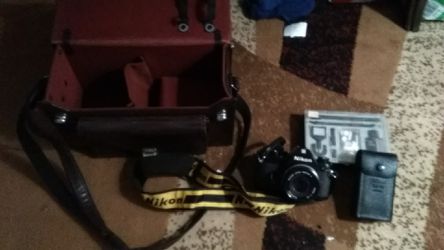 Antique Nikon camera set complete with carrying case