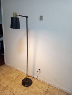 Lámpara De Piso  $45 Funcionando Bien 