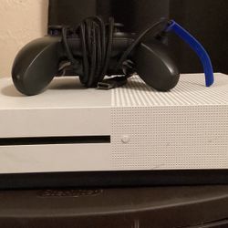 Xbox One S With Controller 