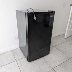Magic Chef 3.5 Cu. Ft. Mini Fridge