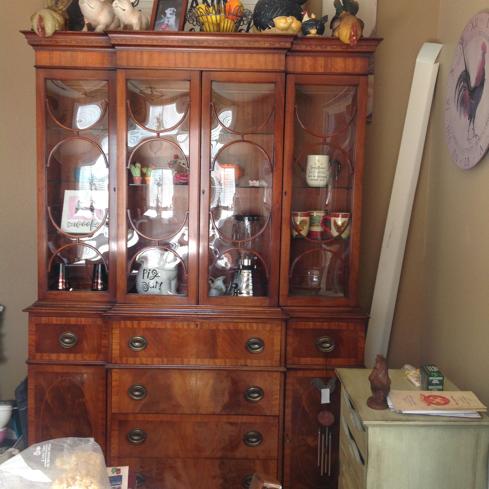 Hutch/Display cabinet